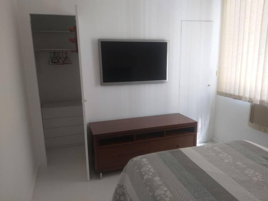 Encatador Em Copacabana, 800m Da *